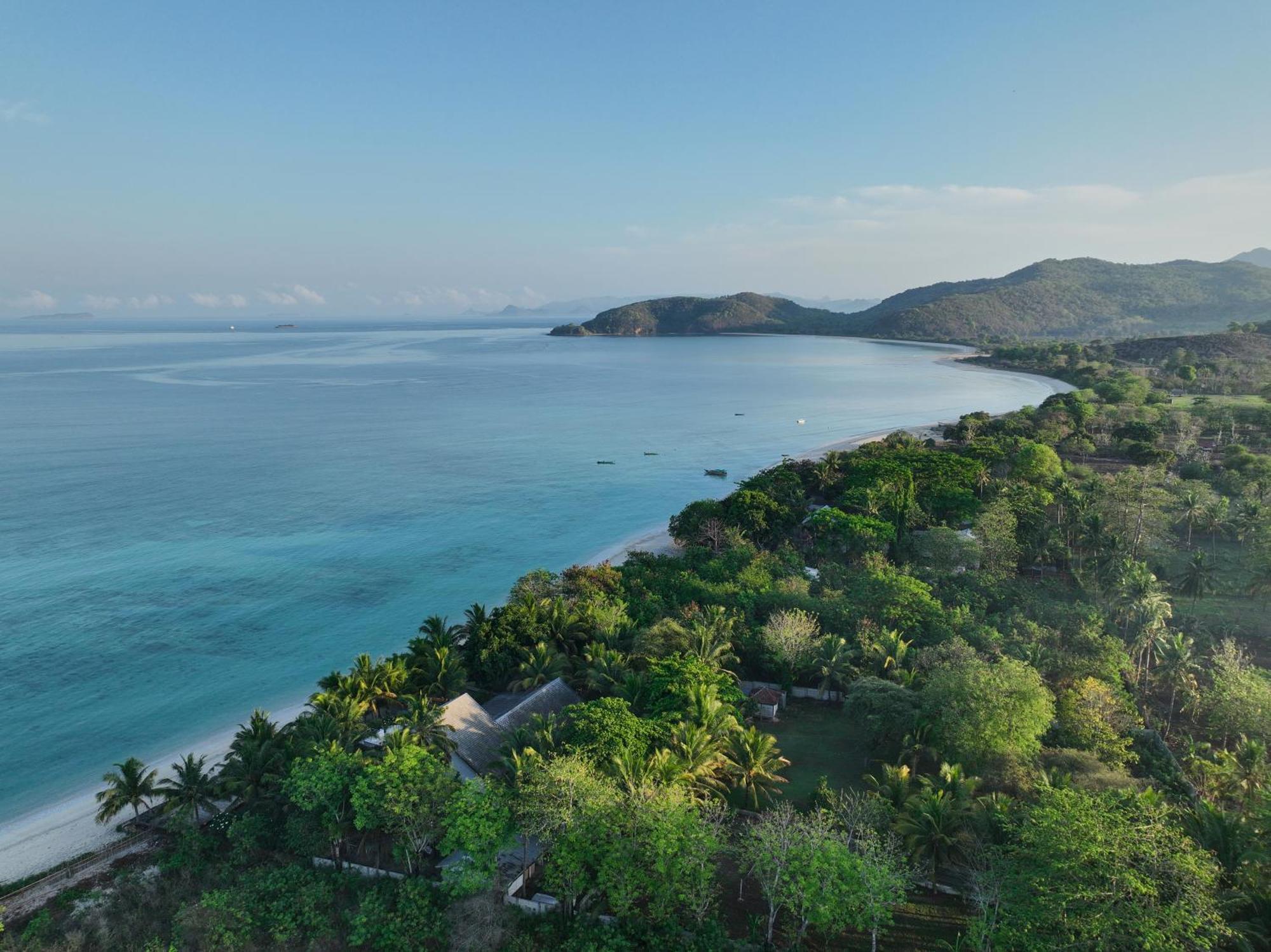 Myamo Beach Lodge Jereweh Esterno foto