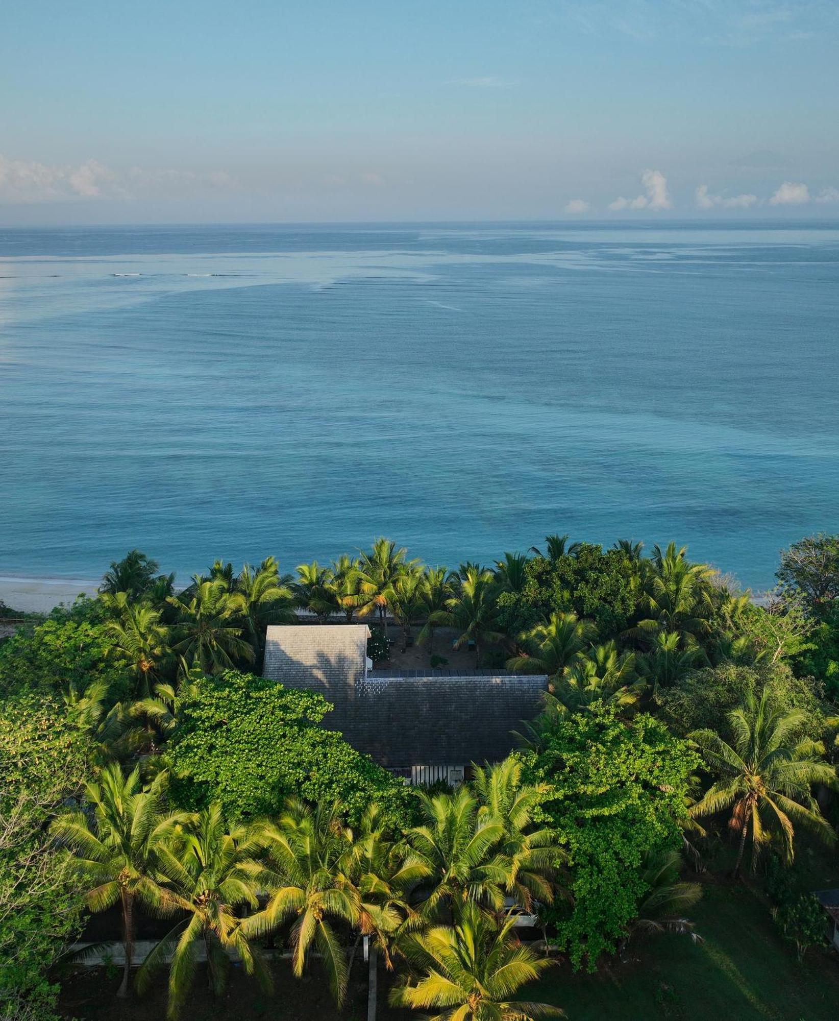 Myamo Beach Lodge Jereweh Esterno foto
