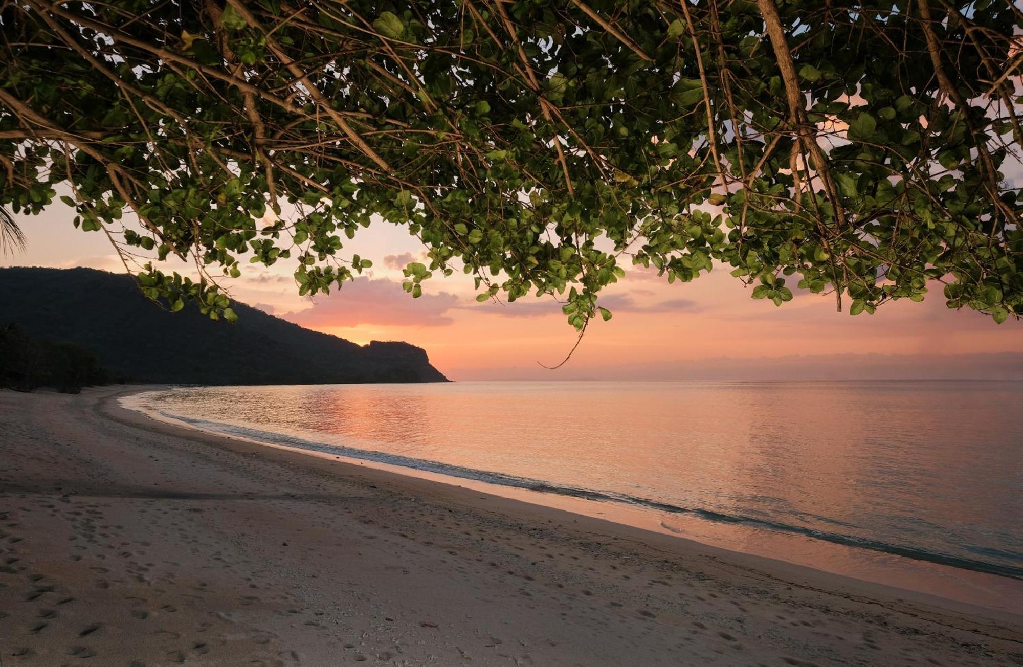 Myamo Beach Lodge Jereweh Esterno foto