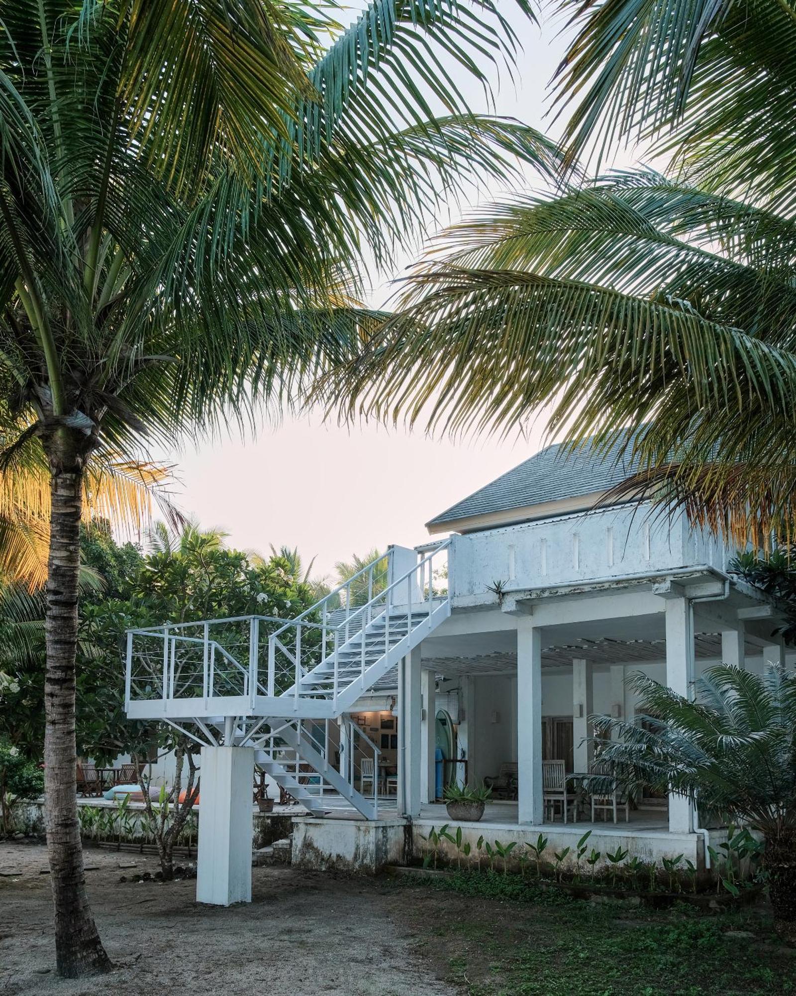 Myamo Beach Lodge Jereweh Esterno foto