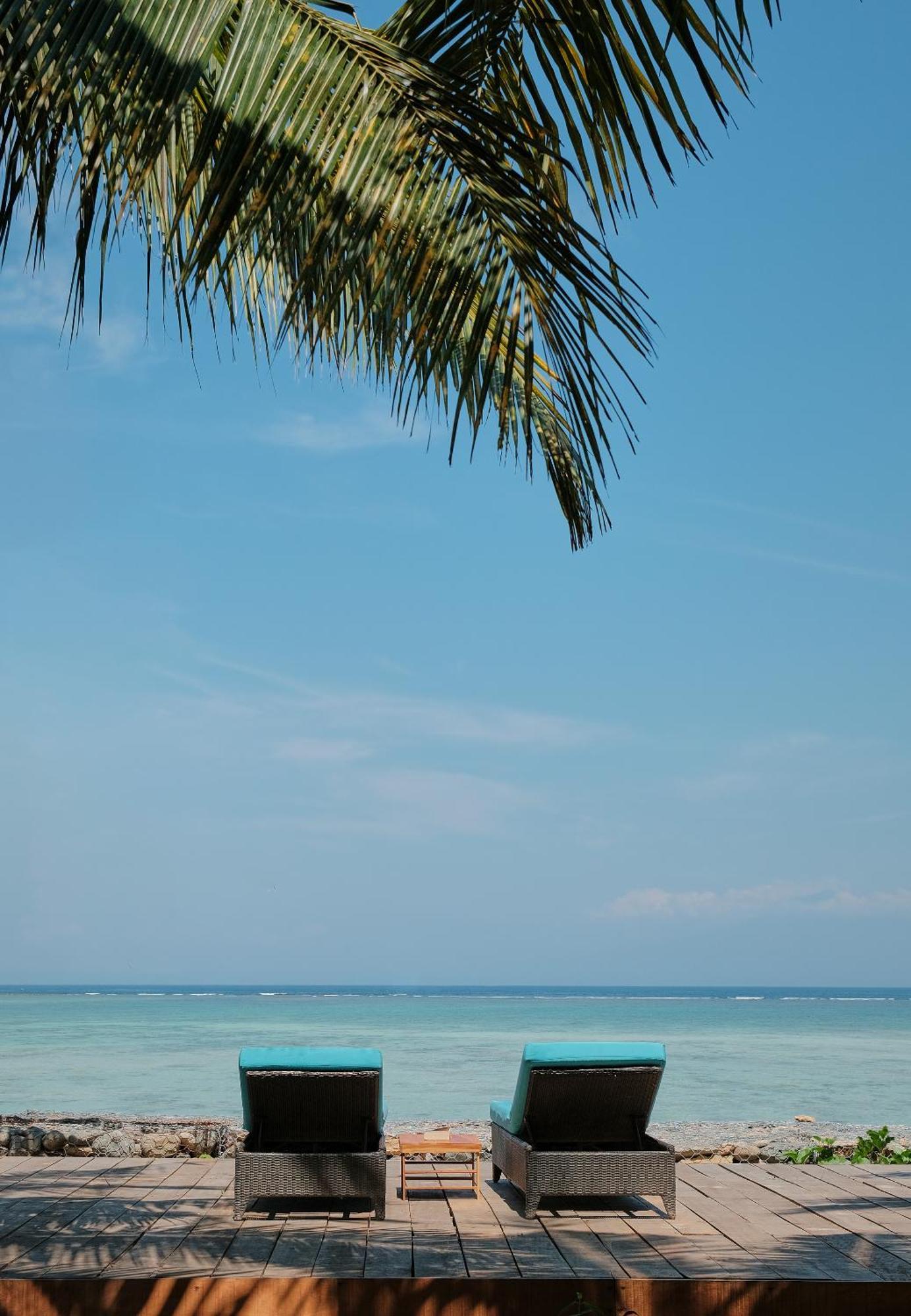 Myamo Beach Lodge Jereweh Esterno foto