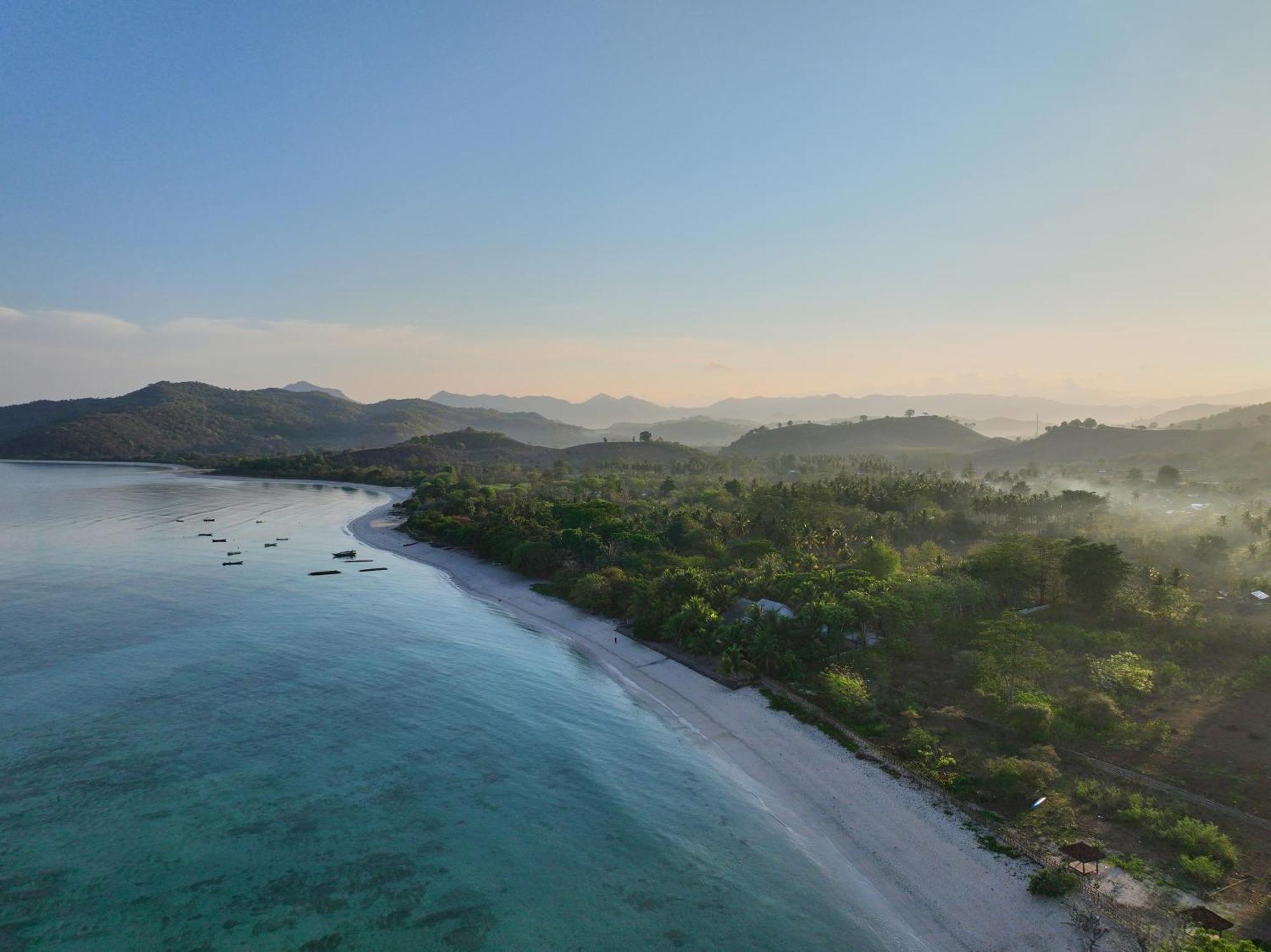 Myamo Beach Lodge Jereweh Esterno foto