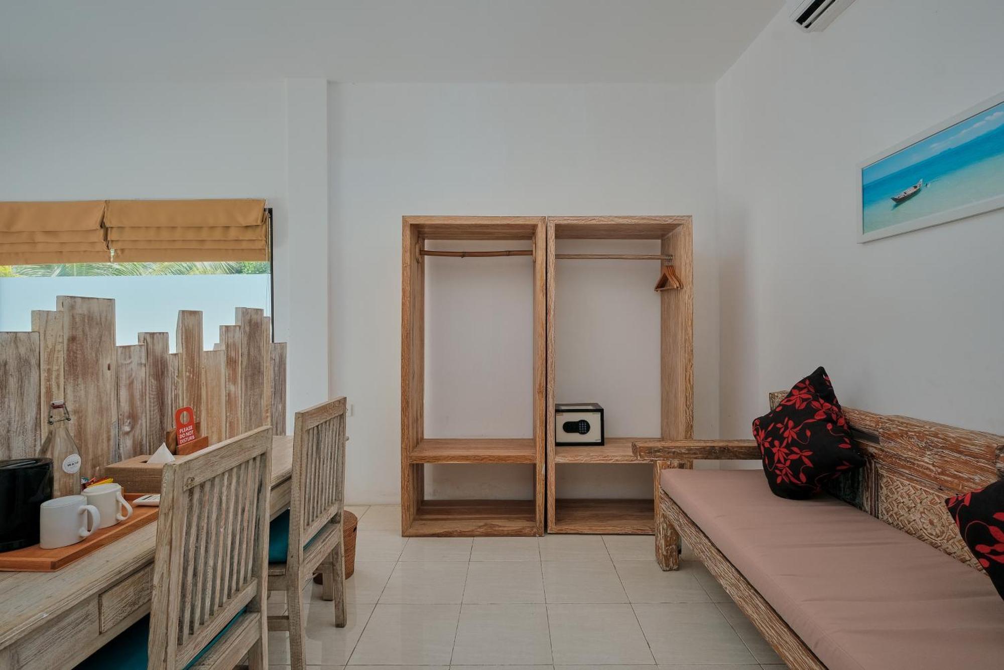 Myamo Beach Lodge Jereweh Esterno foto